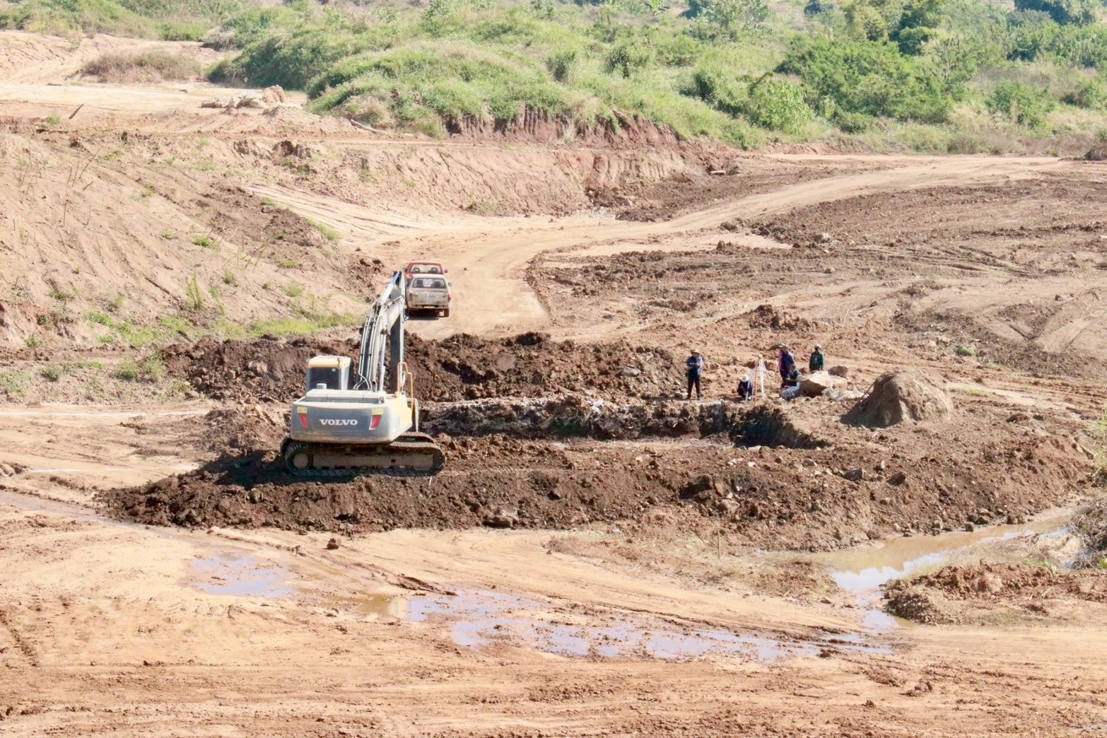 title - องคมนตรี ลงพื้นที่ติดตามและขับเคลื่อนโครงการอ่างเก็บน้ำห้วยจะกาอันเนื่องมาจากพระราชดำริ ตำบลแม่ลาน อำเภอลี้ จังหวัดลำพูน